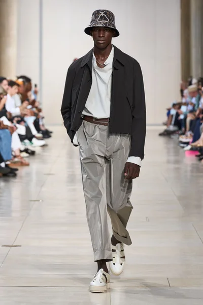 Look 14